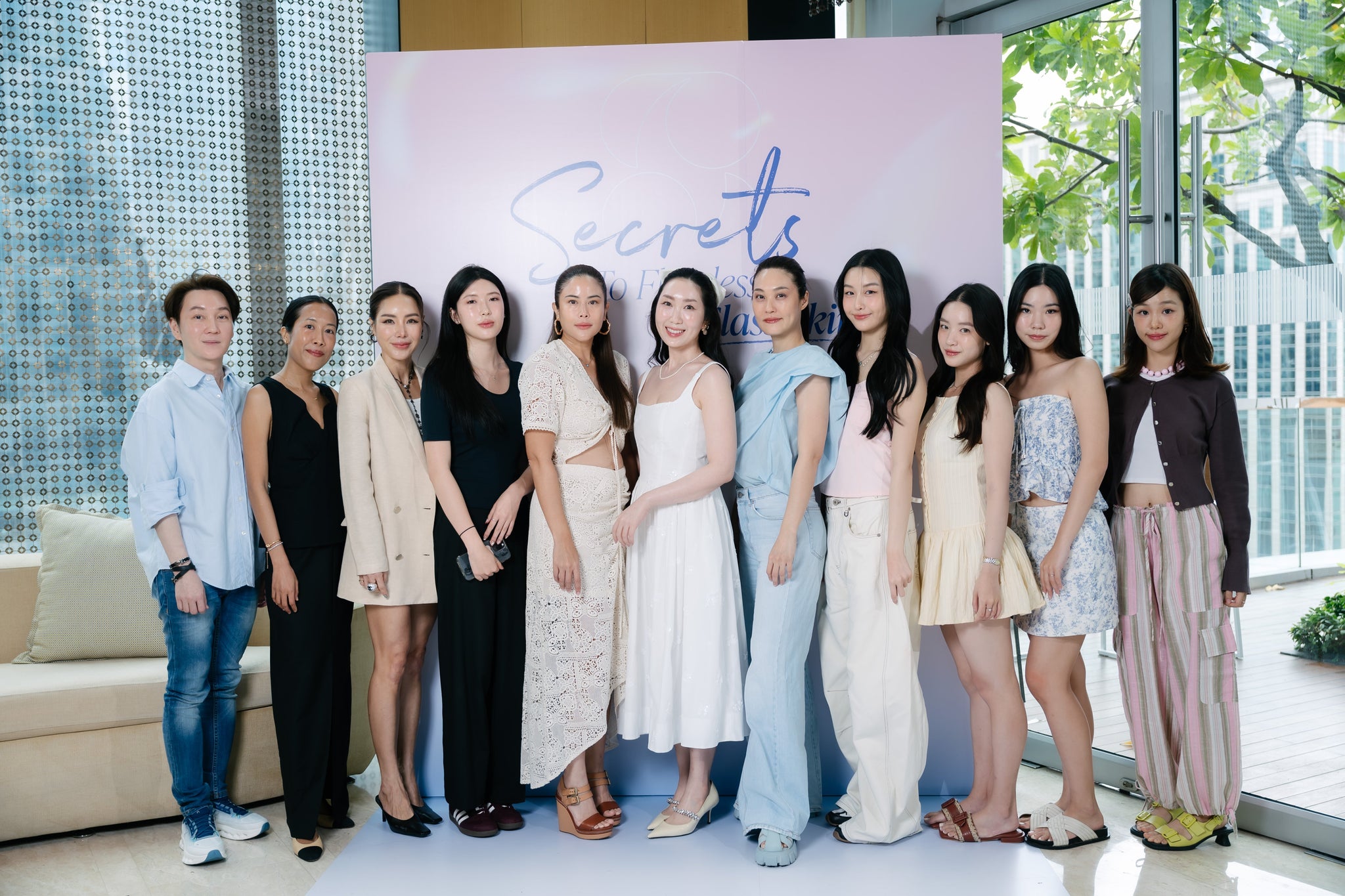 Secrets To Flawless Glass Skin: skinlab เผยเคล็ดลับผิวโกลว์กระจ่างใสด้วย Zelens Youth Glo Foundation